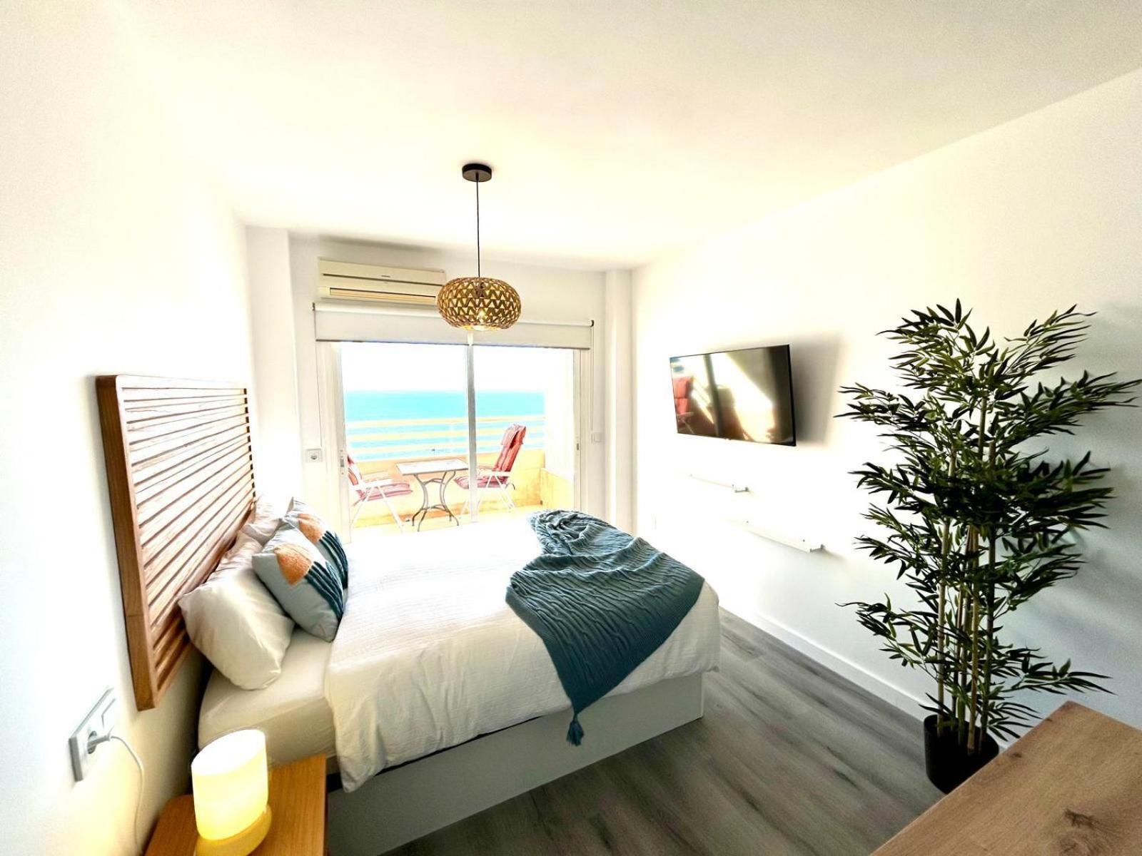 Stella Maris - Amazing Frontal Sea Views With Pool & Terrace By 10Tosea Apartment Фуeнхирола Екстериор снимка