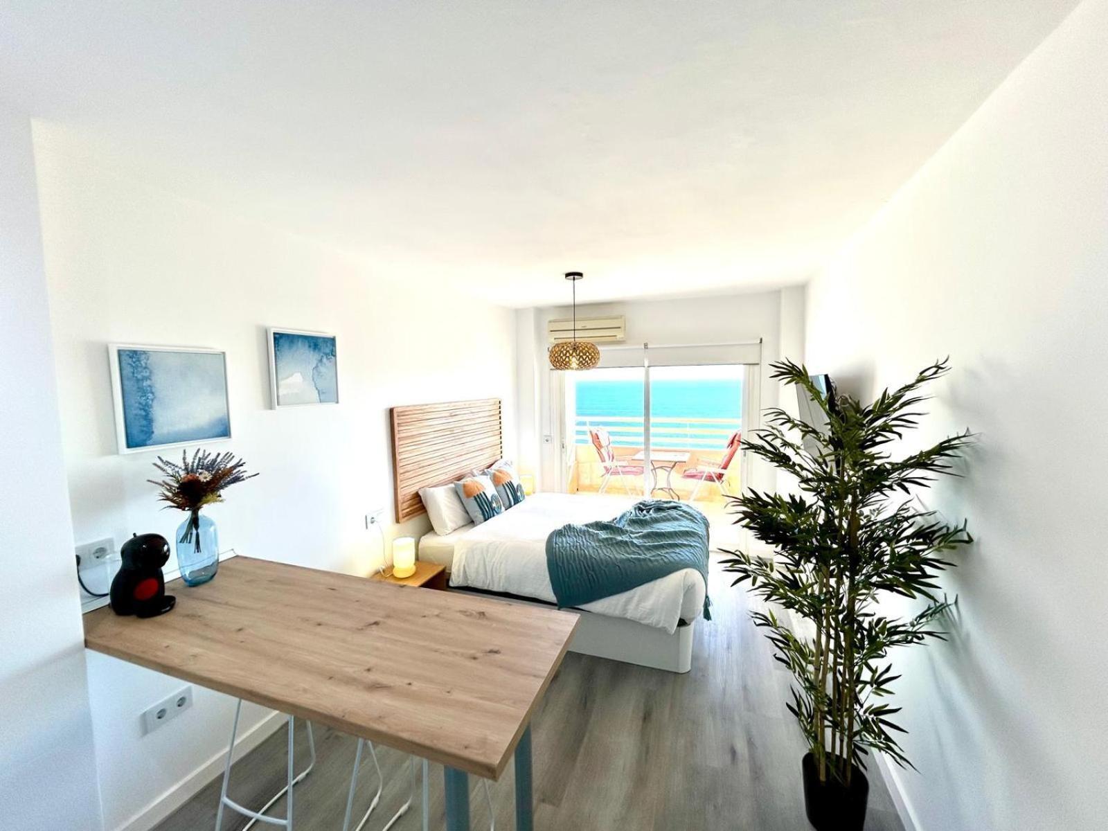 Stella Maris - Amazing Frontal Sea Views With Pool & Terrace By 10Tosea Apartment Фуeнхирола Екстериор снимка